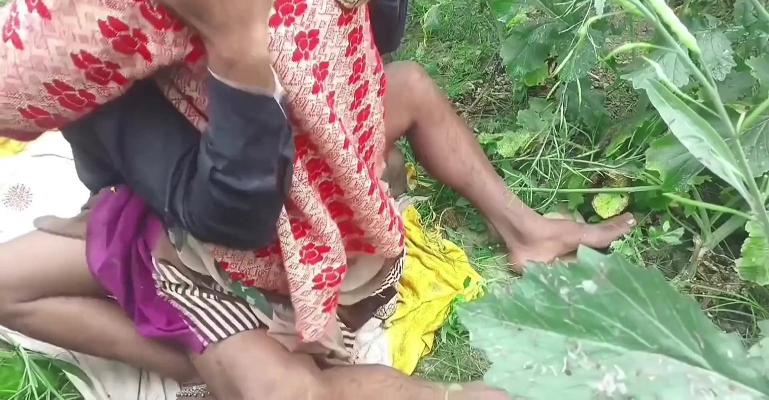 Bengali jija g ne apne sage sali ko jungle me lejake Lund pe boobs se dudh niklwa ke hard chudai kiya