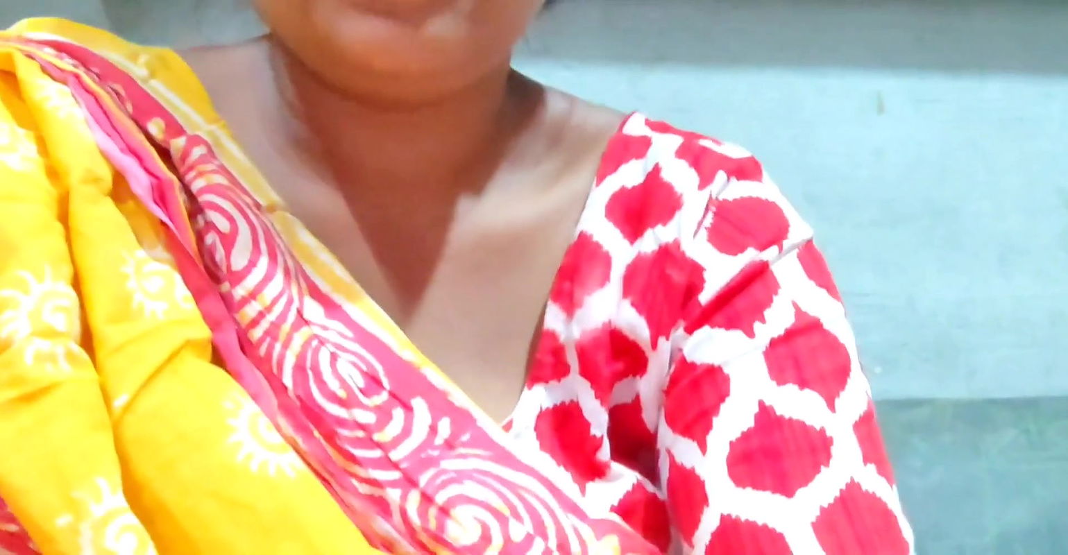 Bhabi ne pura desi ka bottle khali kor diya Bhabhi ne pre desi bottle khali koradia Body Ekta Bengaler Empty the bottle blank