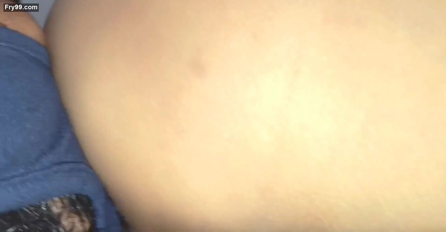 Indian girlfriend ko ghar bula ke choda indian girlfriend fucked at home while smoking