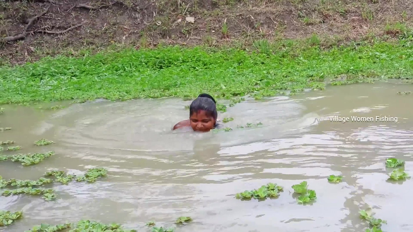 Amaxing Village women fishing Video   Best village