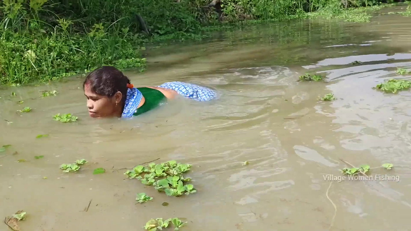 Amazing 2 Village Women Net fishing in Village Pon