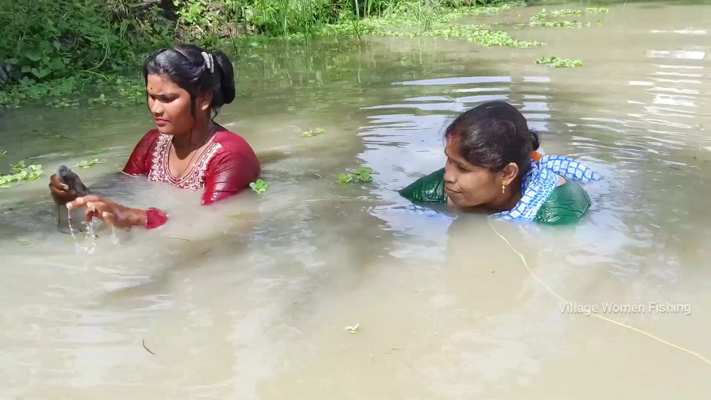 Amazing 2 Village Women Net fishing in Village Pon