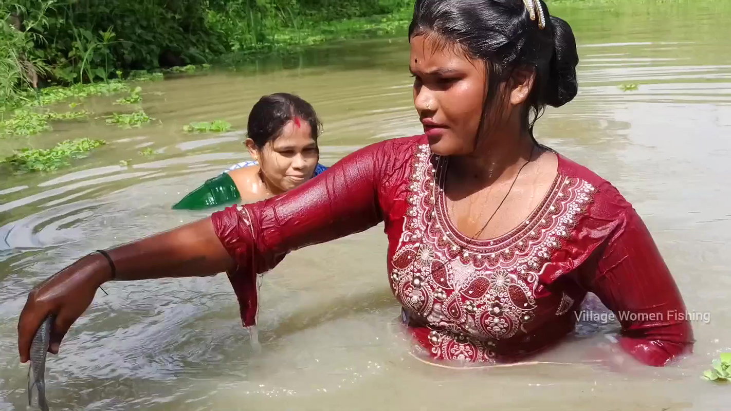 Amazing 2 Village Women Net fishing in Village Pon
