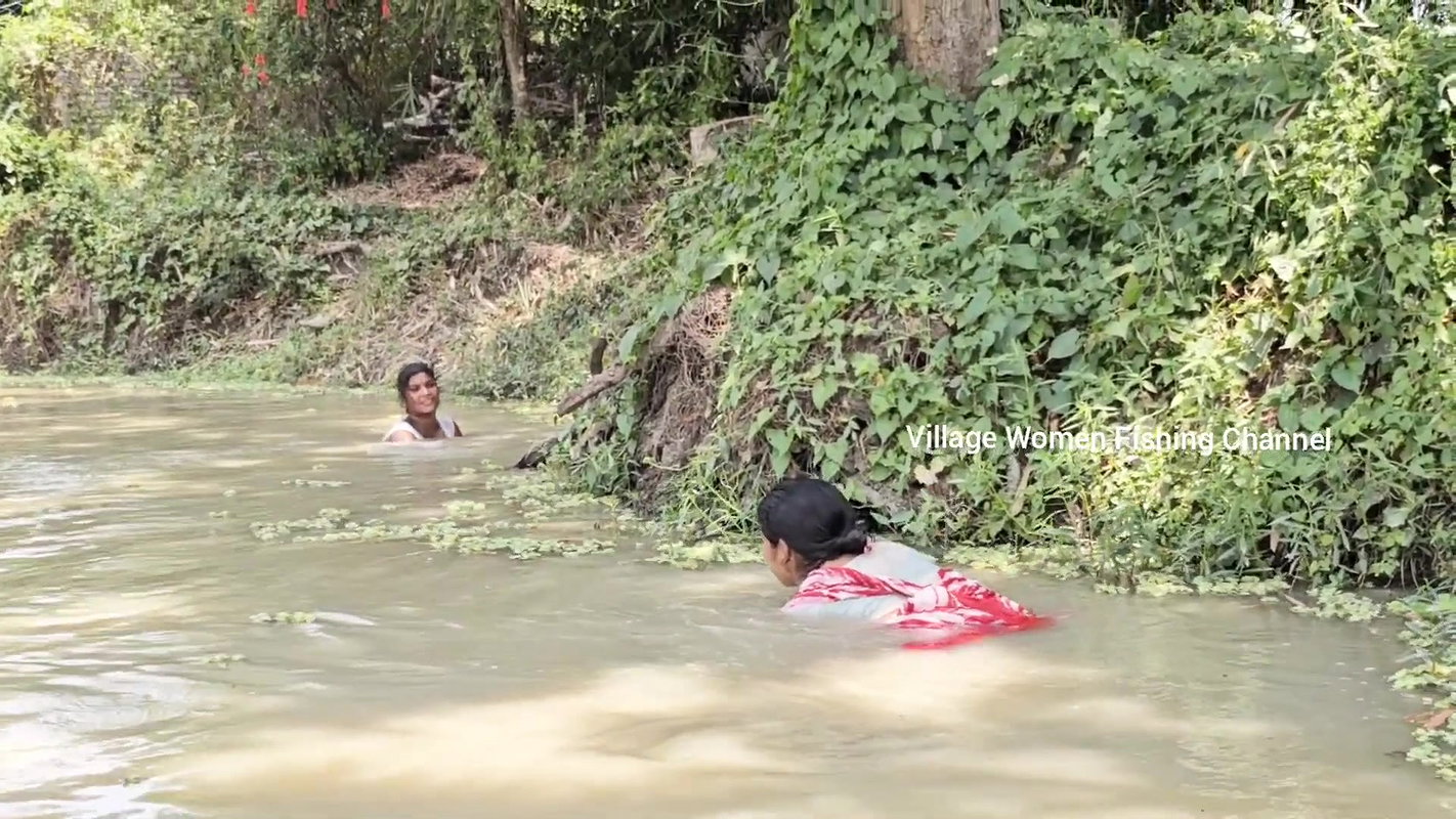 x Amazing Boudi incredible Village fishing    Mouni