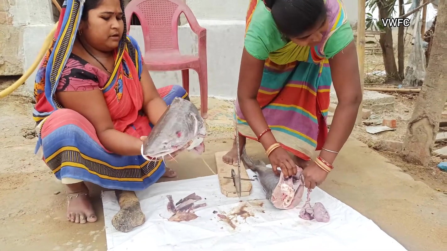 xAmazing Fish cutting skills    Village women cutti