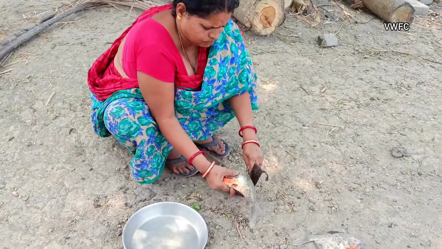 Amazing Fish Cutting Technique    Village Women cu