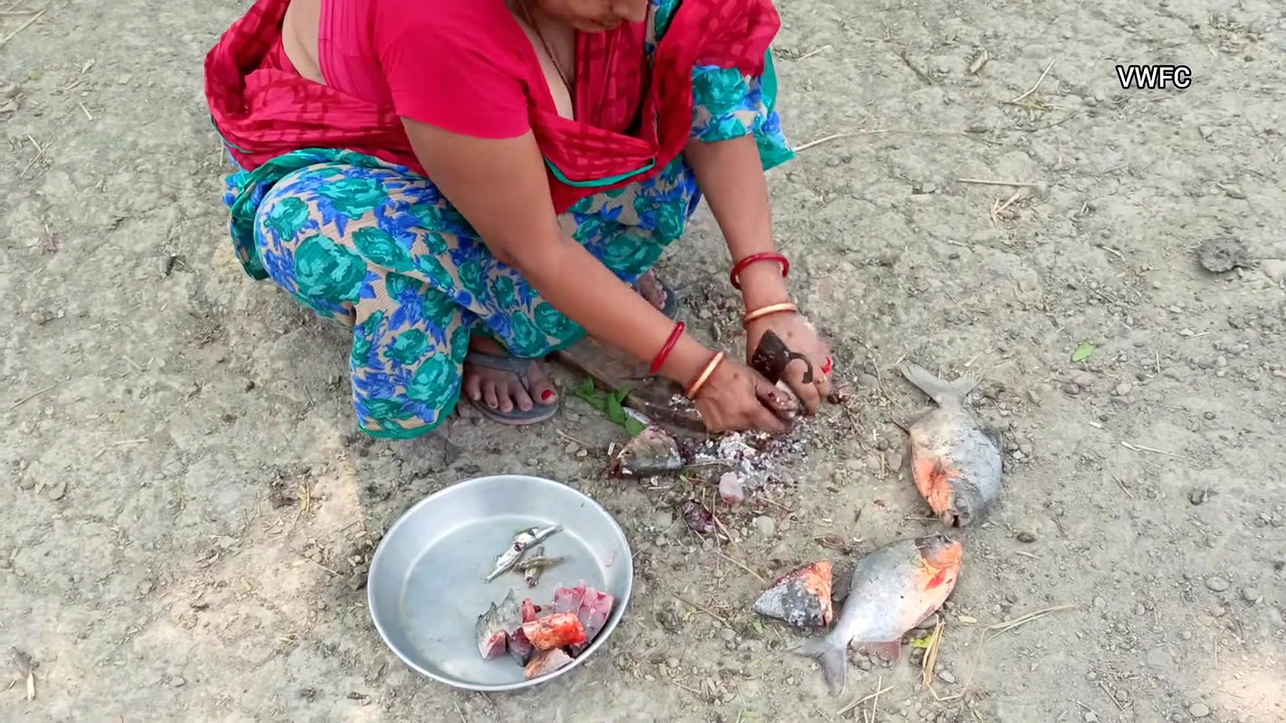 Amazing Fish Cutting Technique    Village Women cu