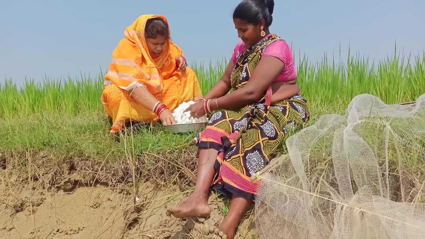 Amazing fishing by village women   Unique fishing
