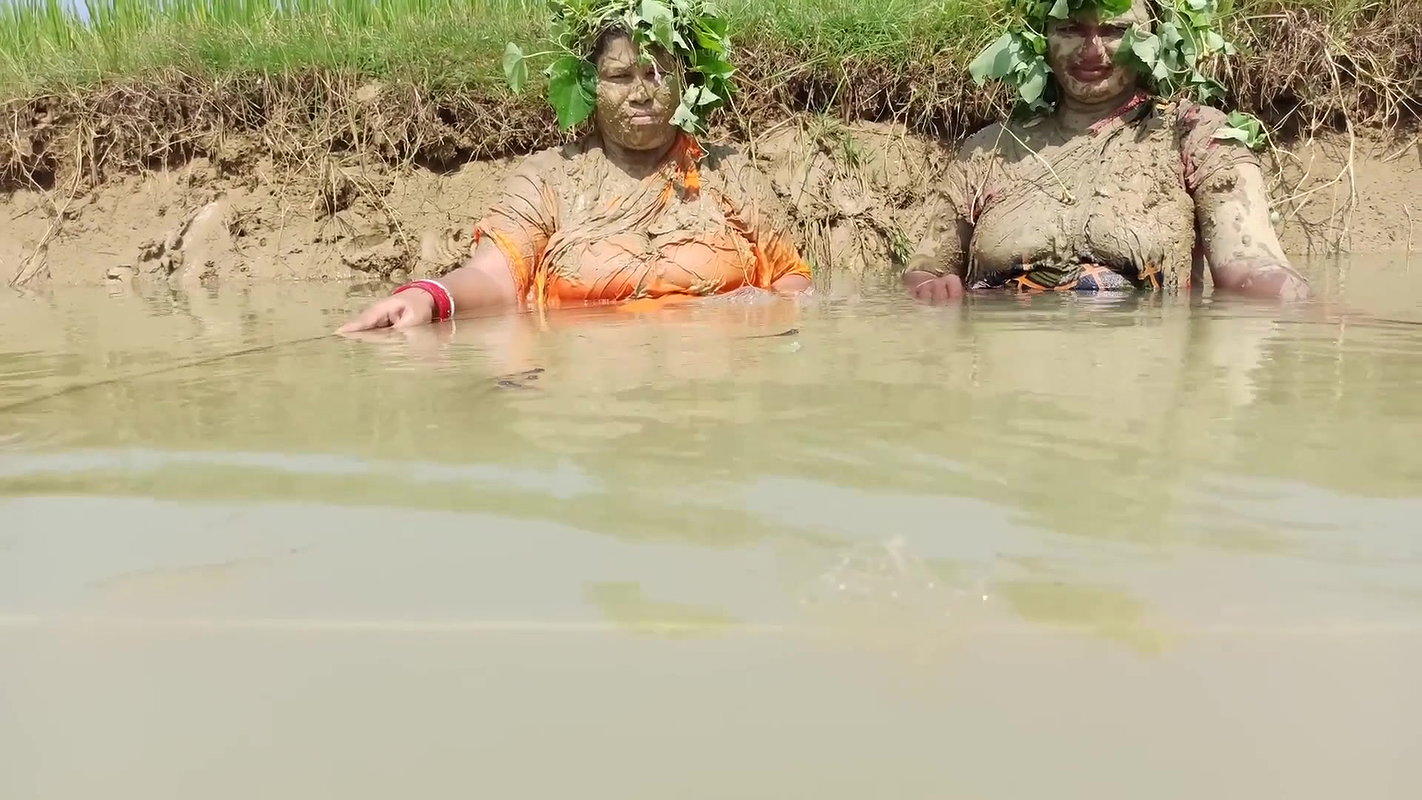 Amazing fishing by village women   Unique fishing