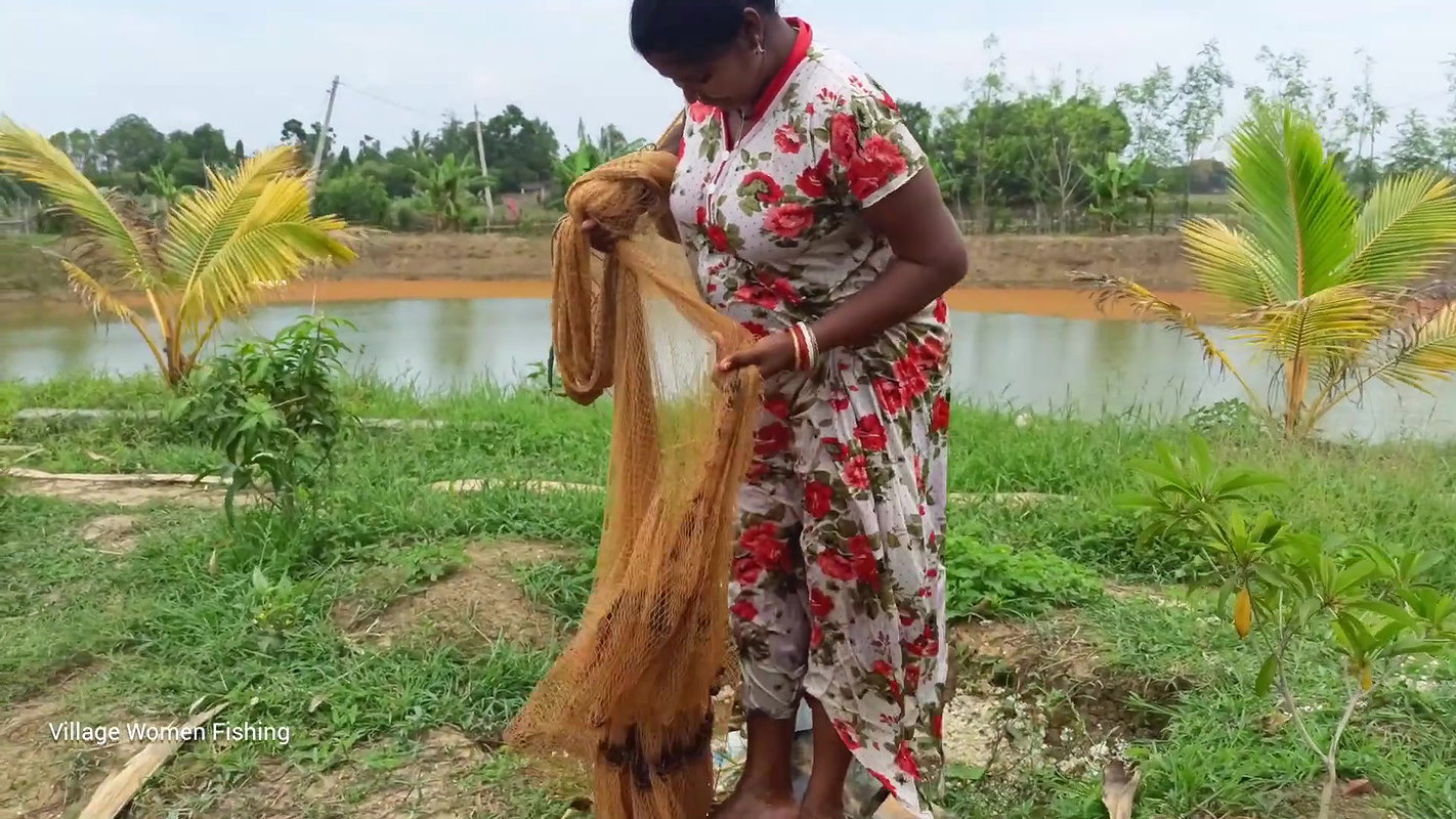 Amazing fishing video বাংলাদেশী বৌদি আশ্চর্যজনক গ্