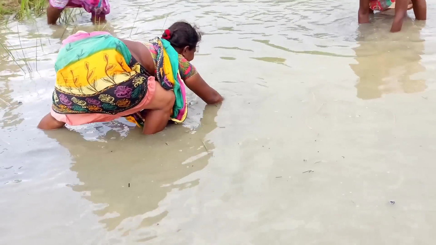 Amazing Hand Fishing by Village woman   Village wo