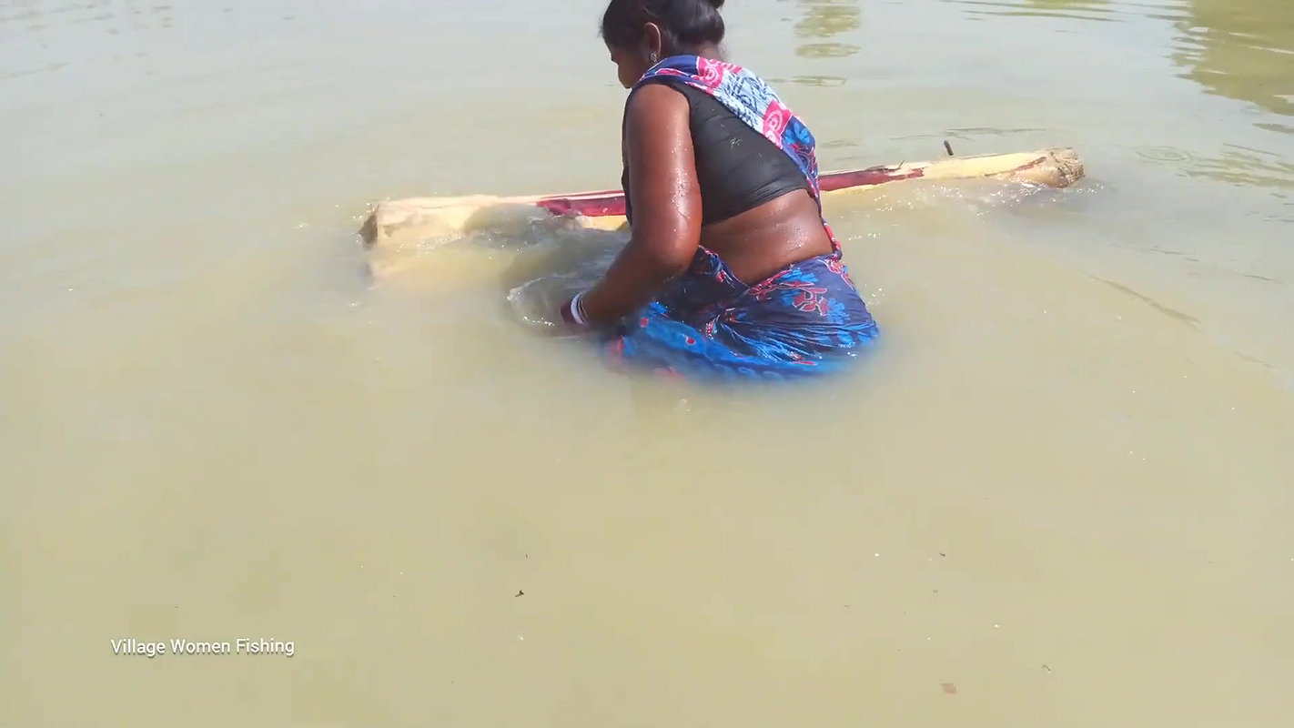 Amazing Hand Fishing by Village women   Unique vil