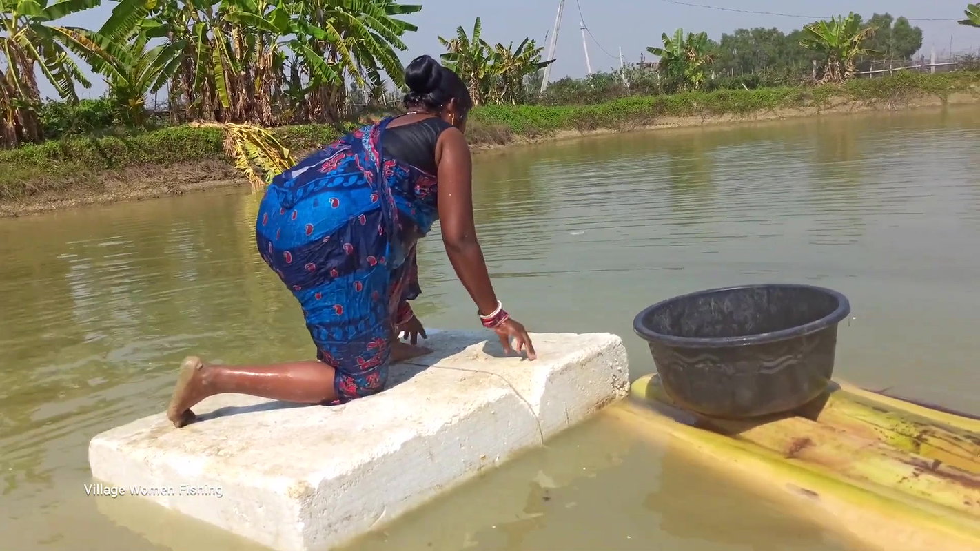 Amazing Hand Fishing by Village women   Unique vil