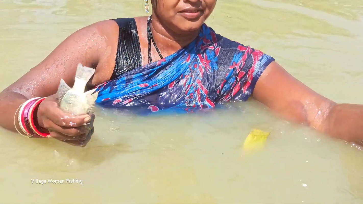 Amazing Hand Fishing by Village women   Unique vil