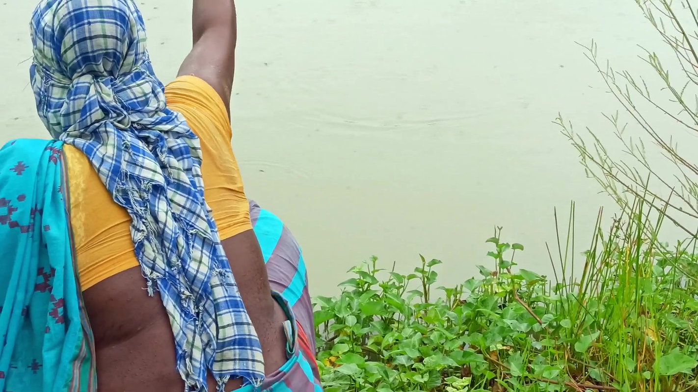 Amazing Hook Fishing in Rain    Village women fish