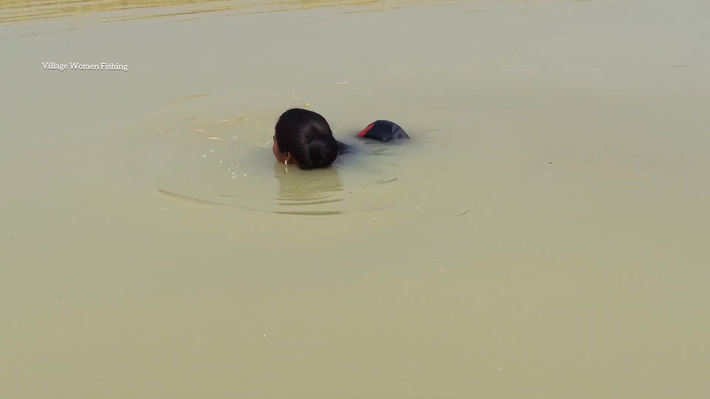 Amazing Lady fishing in village with bare hand and