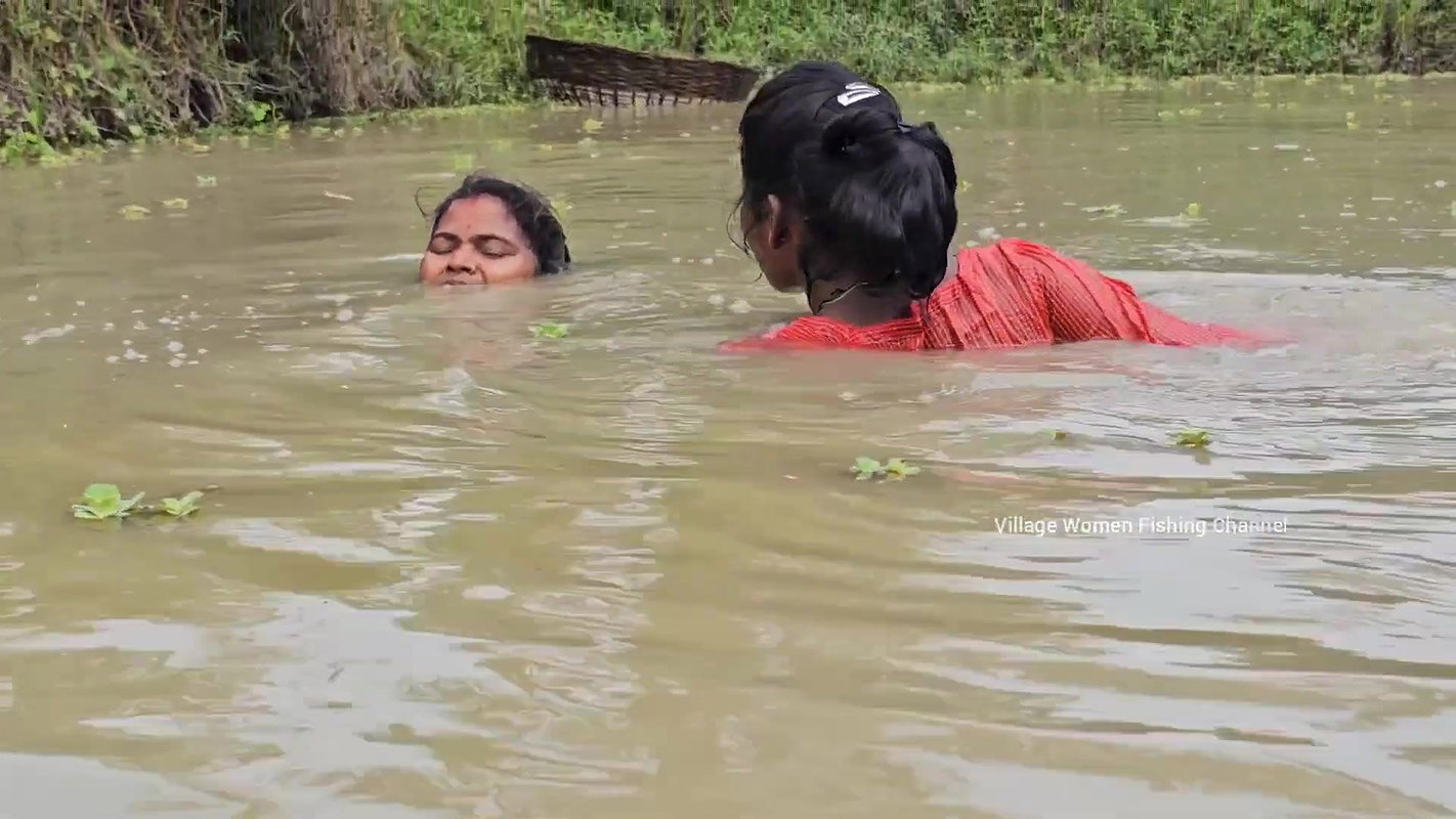Amazing Mom and Daughter Fishing in Village pond
