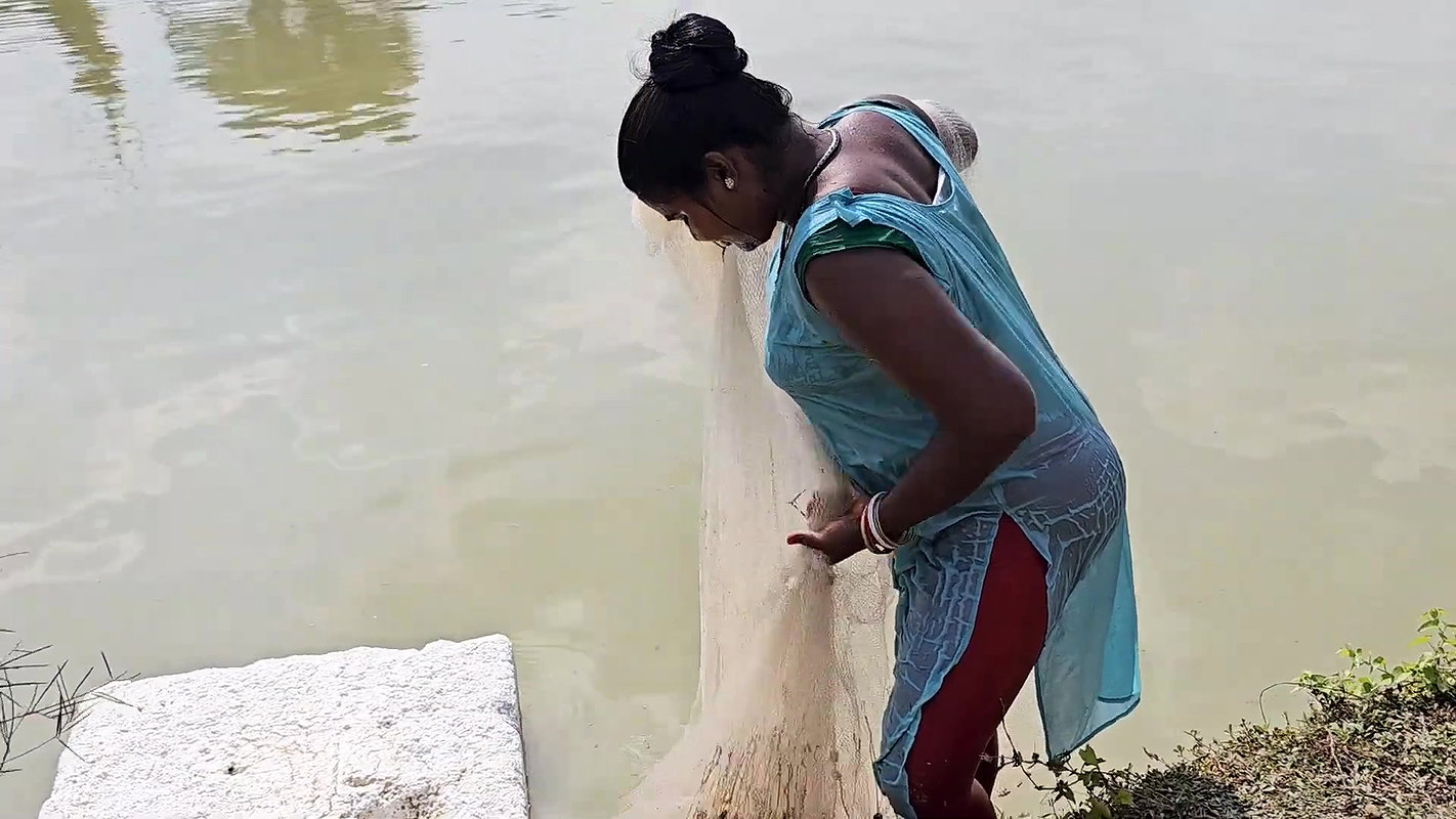 Amazing Mouni Fishing floating on Thermocol    Vil