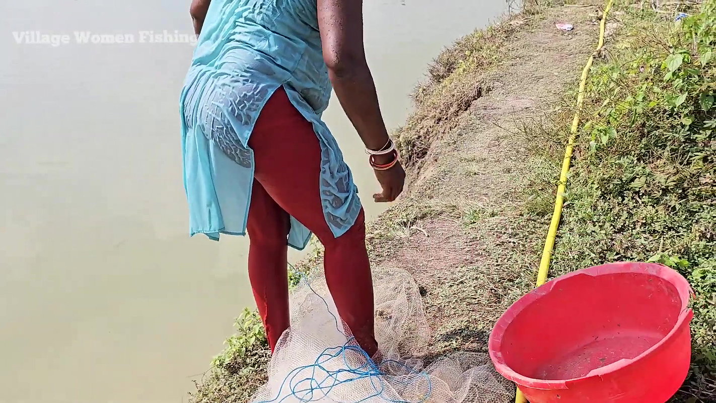 Amazing Mouni Fishing floating on Thermocol    Vil