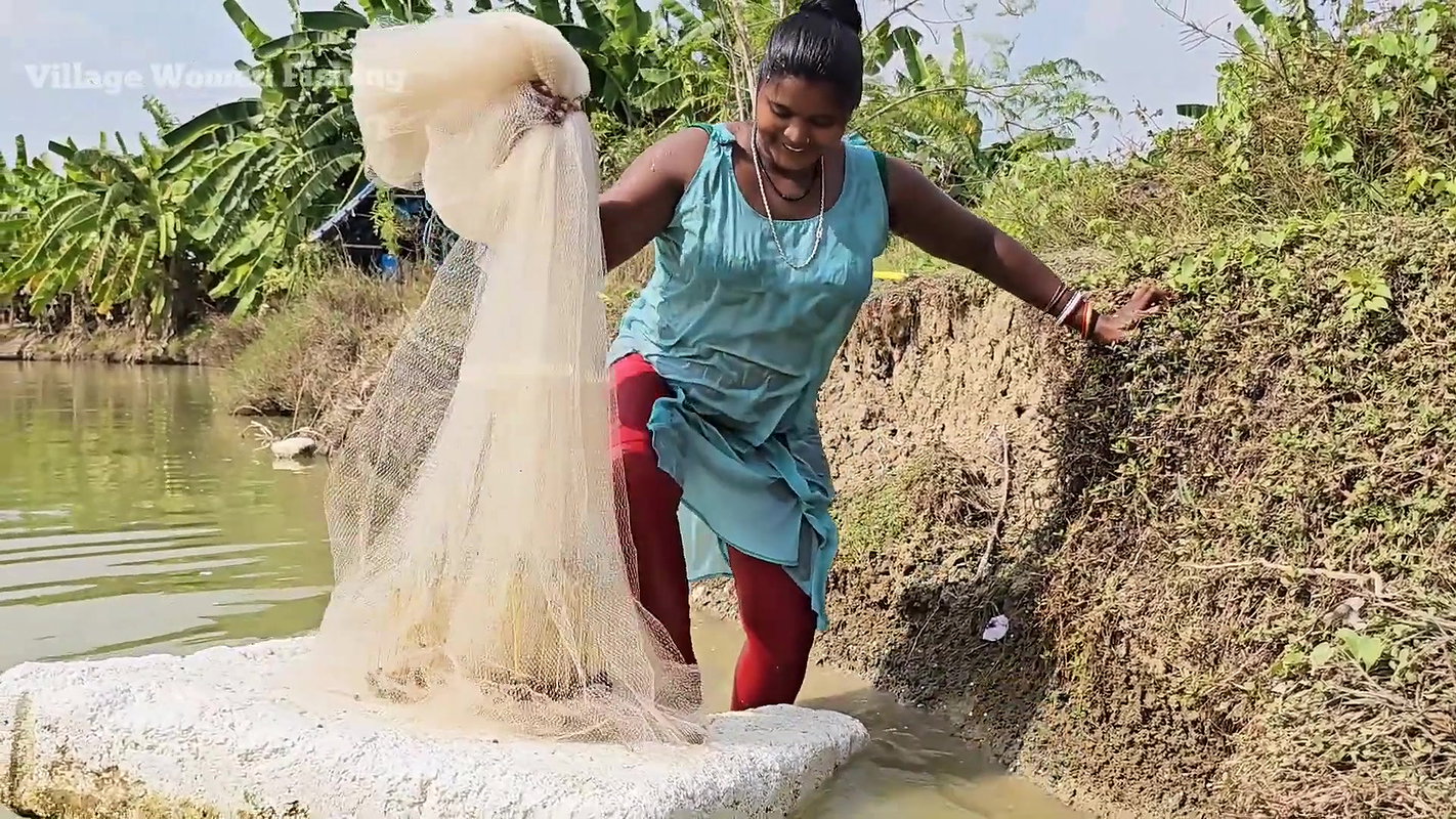 Amazing Mouni Fishing floating on Thermocol    Vil