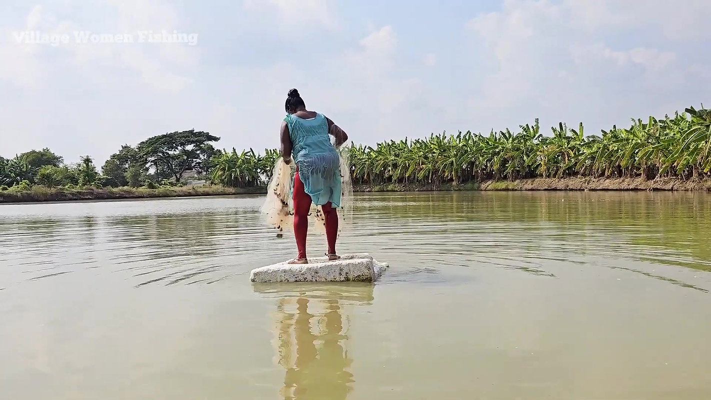 Amazing Mouni Fishing floating on Thermocol    Vil