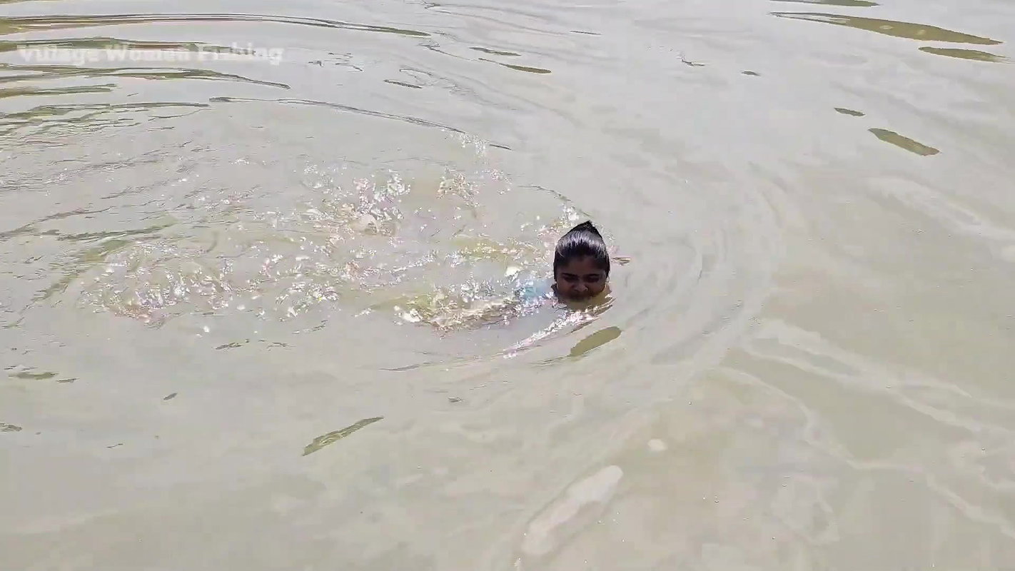 Amazing Mouni Fishing floating on Thermocol    Vil