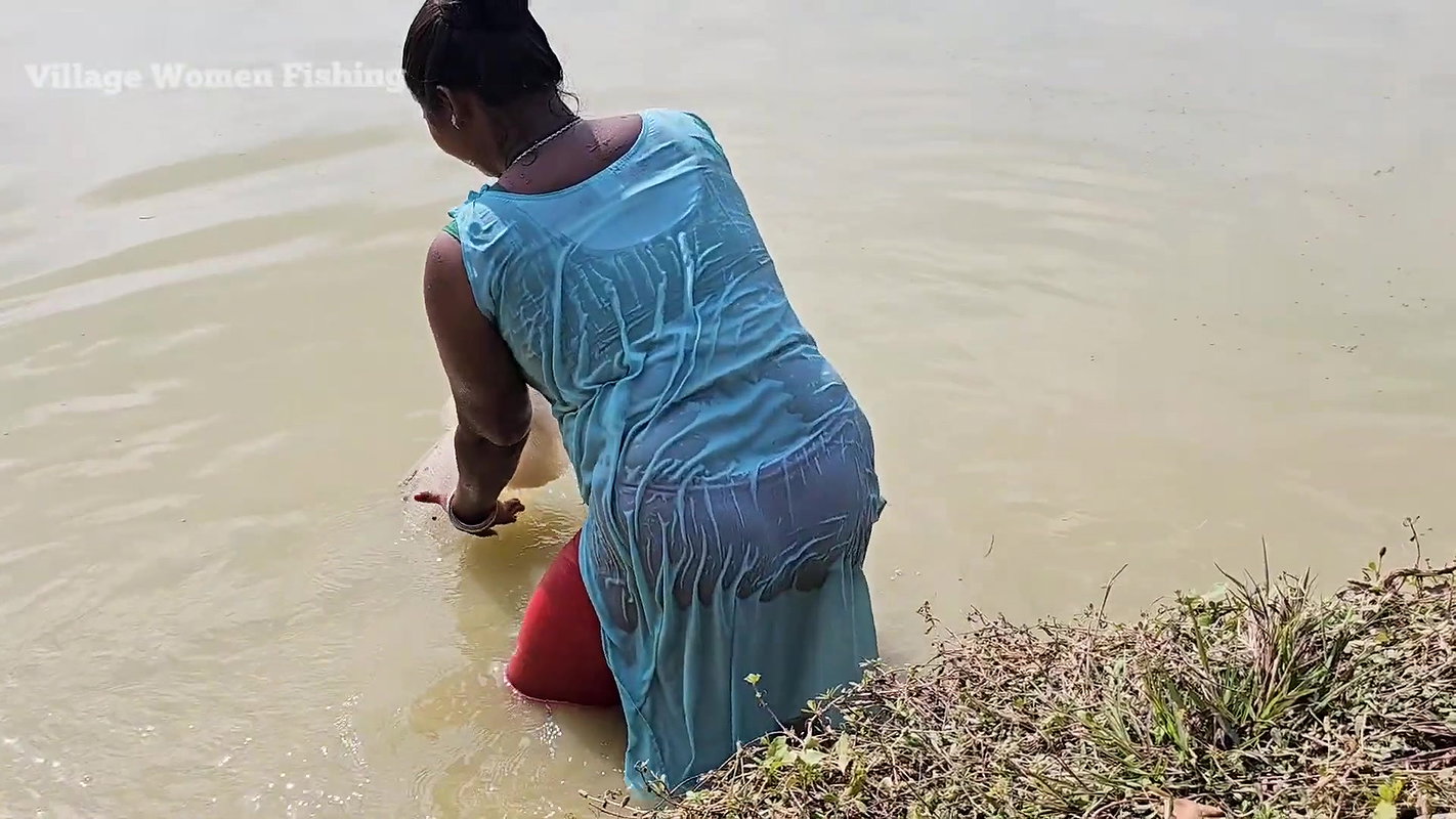 Amazing Mouni Fishing floating on Thermocol    Vil