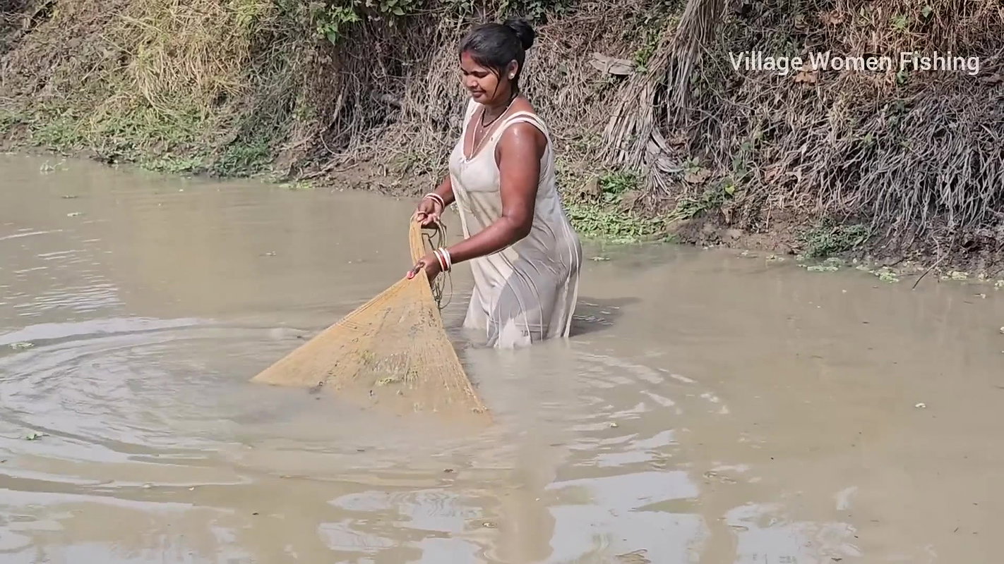 Amazing Mouni Fishing in Muddy Water    Big Carp F