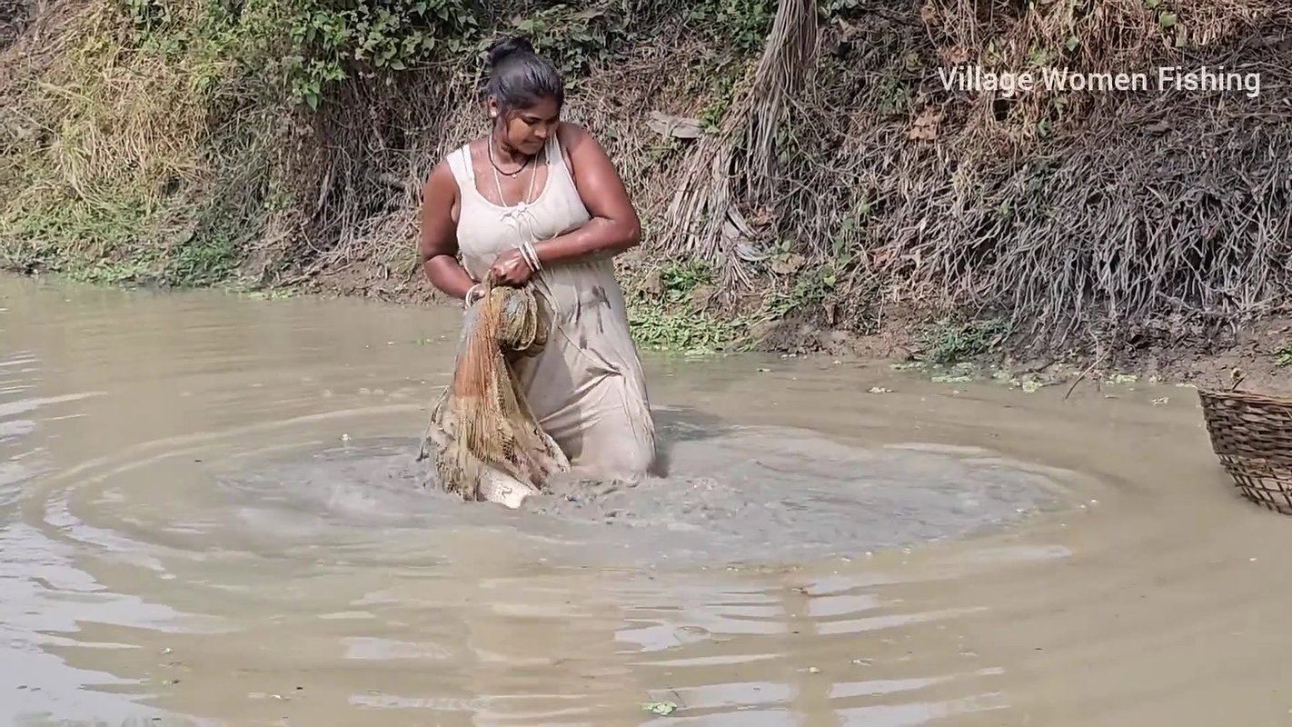 Amazing Mouni Fishing in Muddy Water    Big Carp F