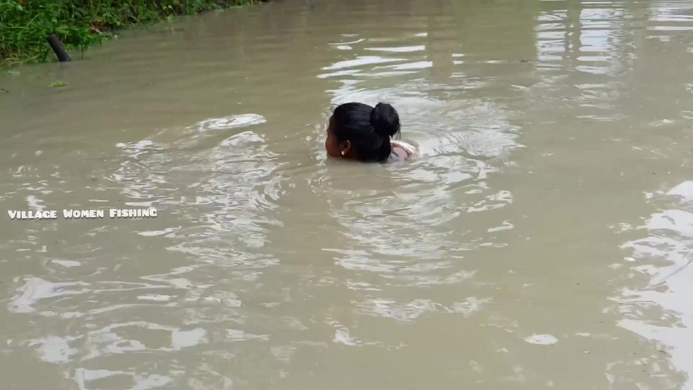 Amazing Mouni Fishing in Village Pond    Big Carp