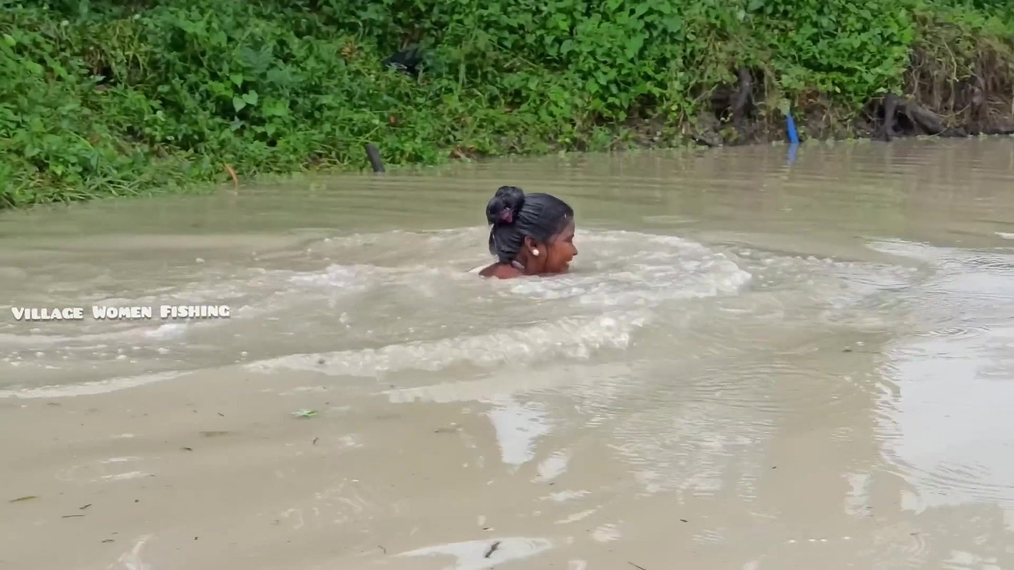Amazing Mouni Fishing in Village Pond    Big Carp
