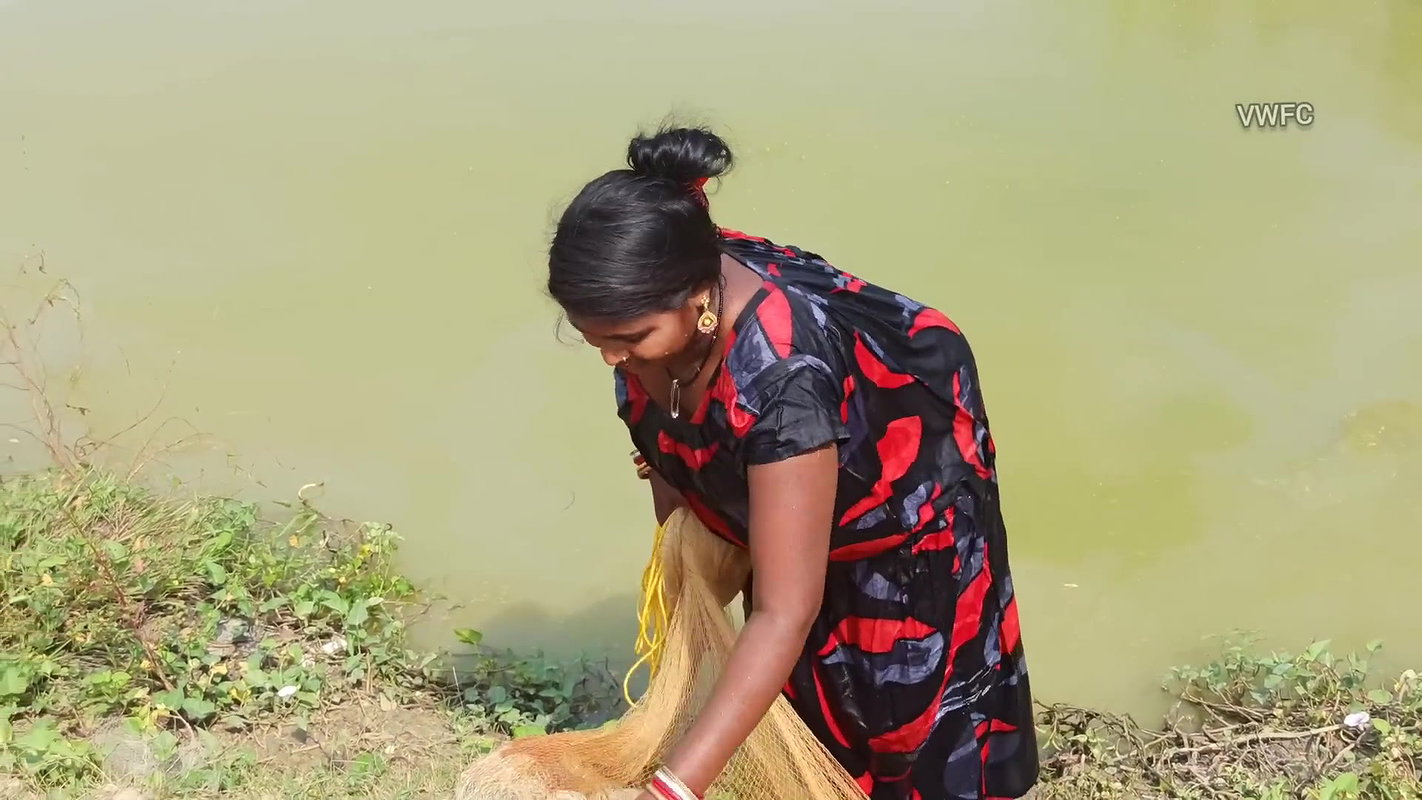 Amazing Mouni Fishing Traditional way with Casting
