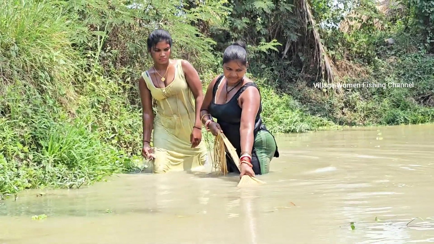 Amazing Mouni Fishing with Mouni Hanshda    Villag
