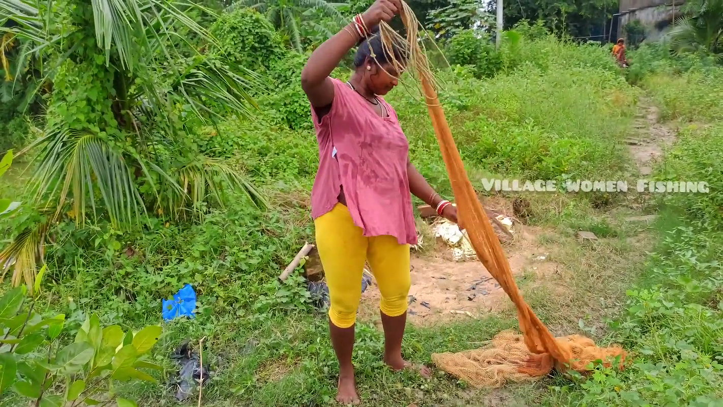 Amazing Mouni Net fishing    Village women fishing