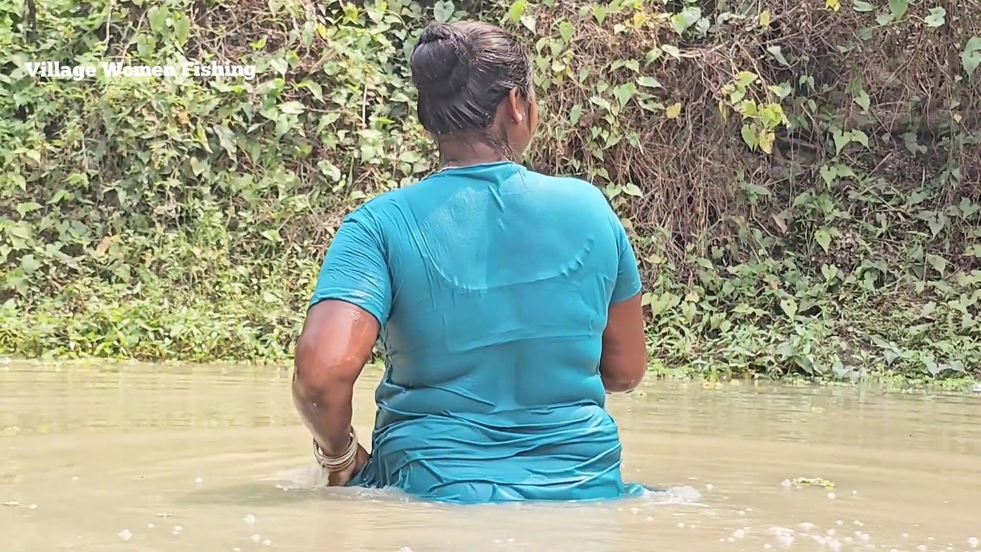 Amazing Mouni new Fishing video    বৌদি গ্রামের পু