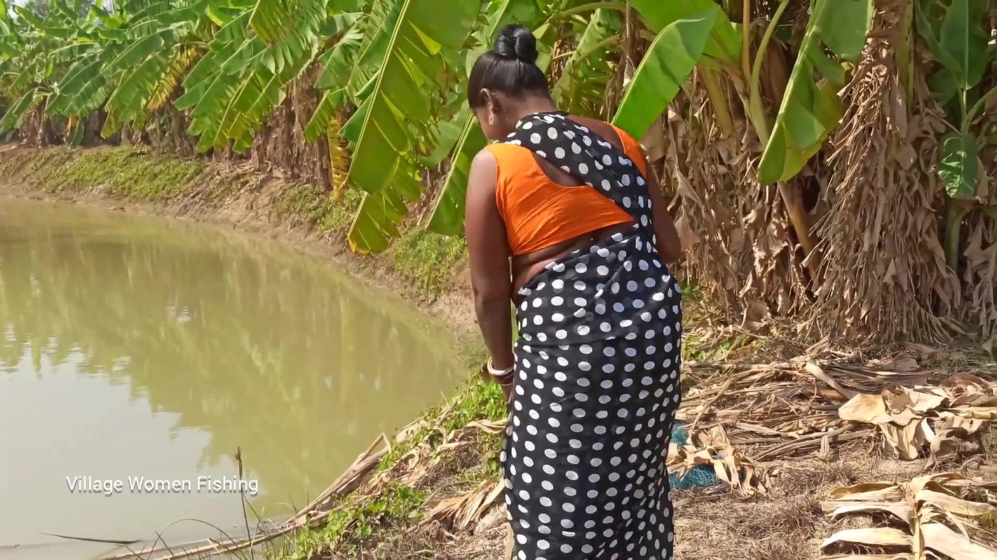 xAmazing net fishing by village women   Net Casting