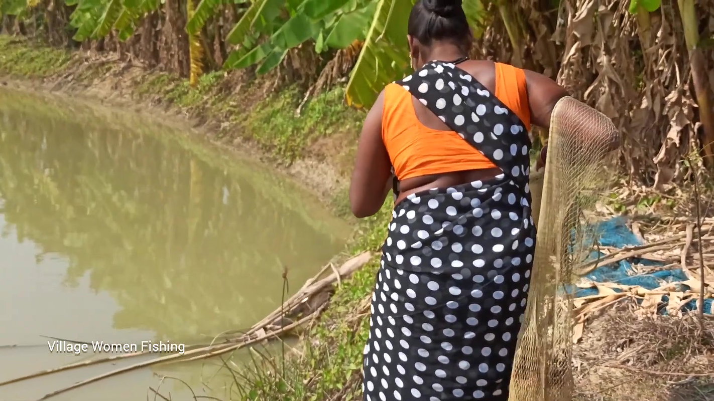 xAmazing net fishing by village women   Net Casting