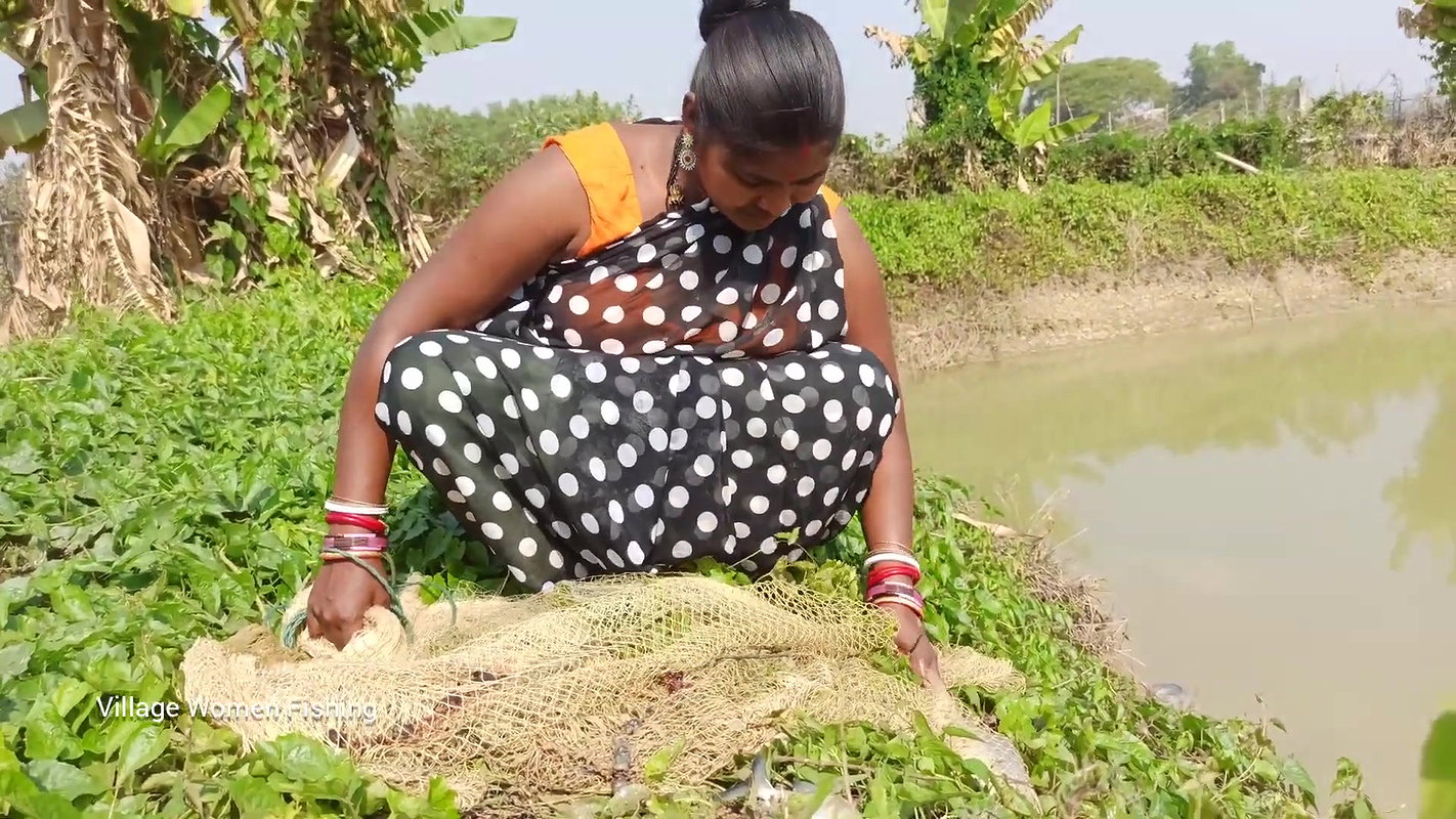 xAmazing net fishing by village women   Net Casting
