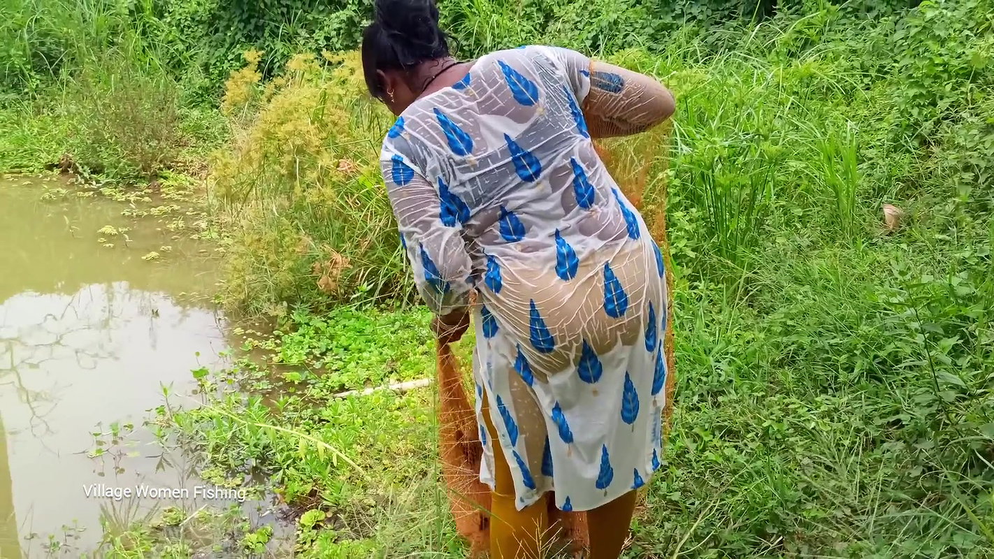 Amazing net fishing   village women fishing for Ti