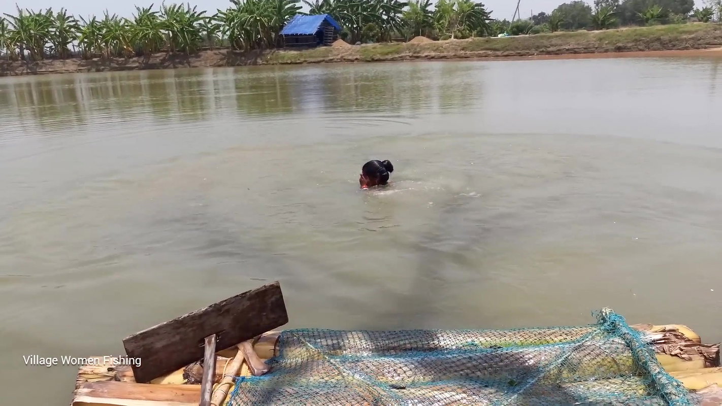 Amazing net fishing   Village women net fishing fl
