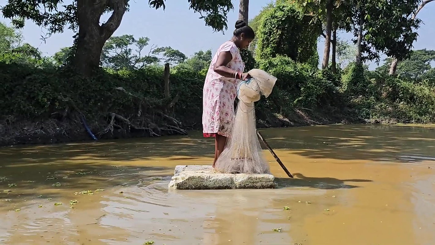 Amazing Net Fishing    Village Women Net Fishing f