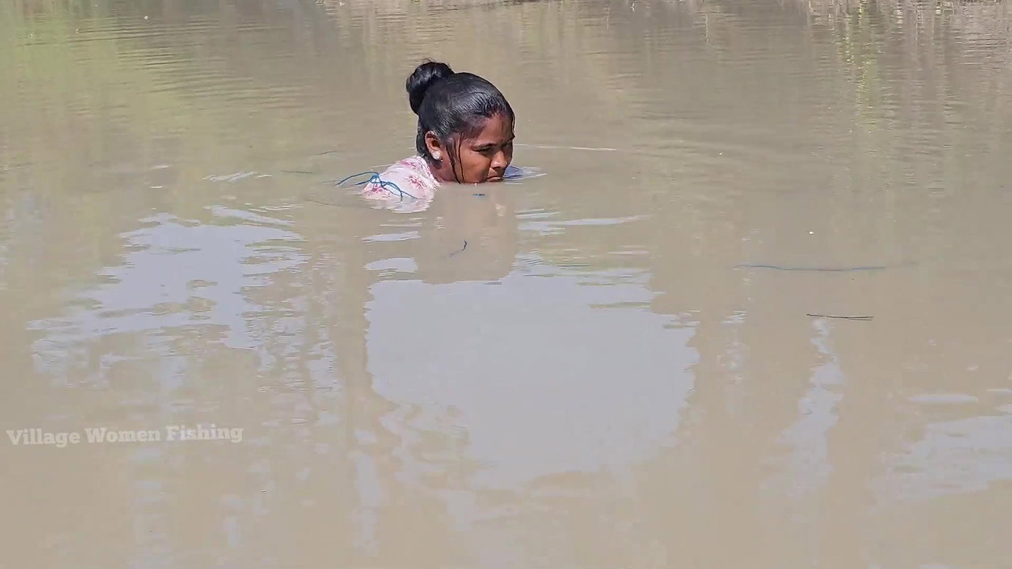 Amazing Net Fishing    Village Women Net Fishing f