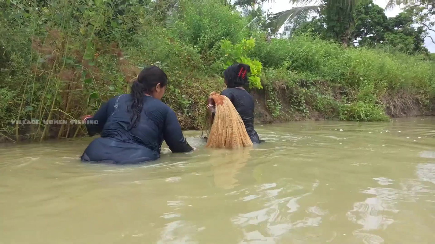 Amazing New Village Women Net Fishing Video    Vil