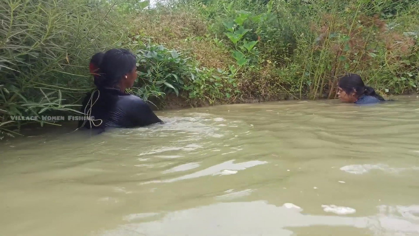 Amazing New Village Women Net Fishing Video    Vil