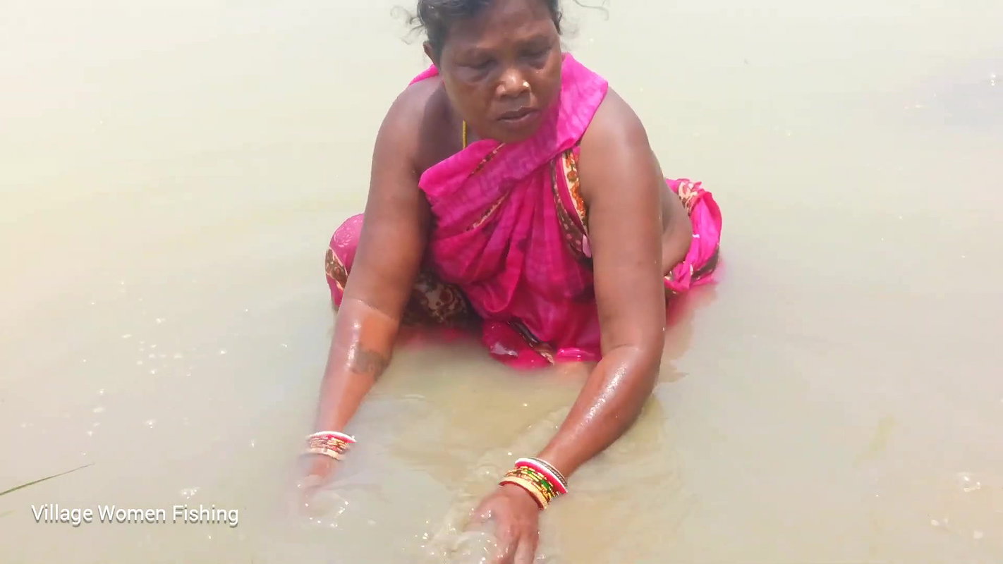 Amazing pond Crab catching by Village women   Vill