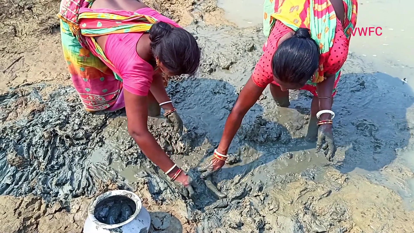 Amazing Traditional Hand Fishing by Village women