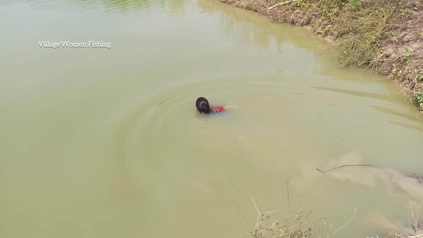 Amazing Traditional Village Women Net Fishing   Vi