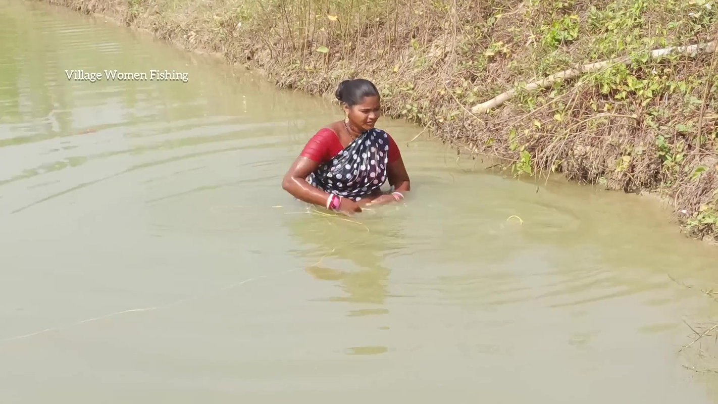 Amazing Traditional Village Women Net Fishing   Vi