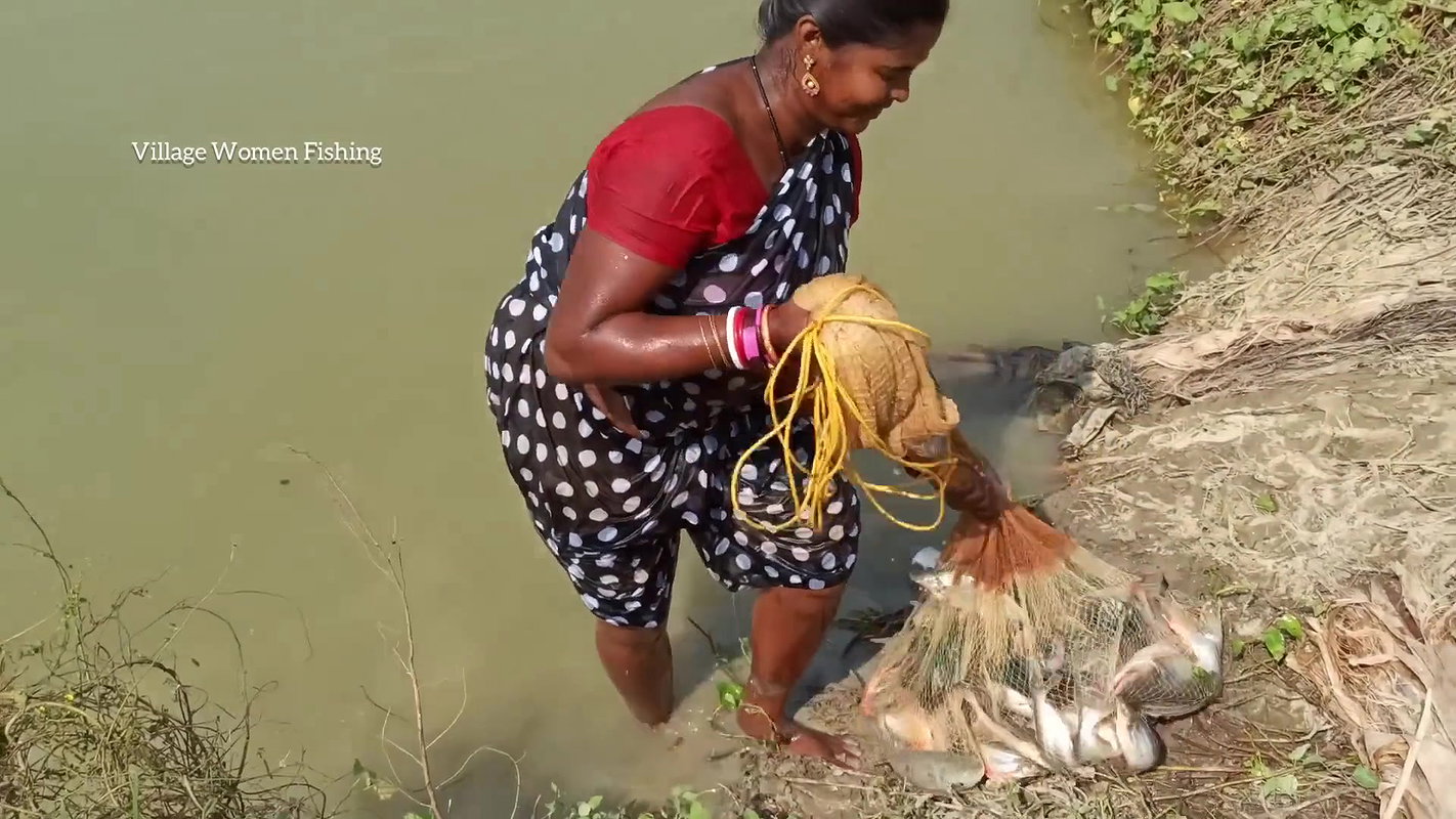 Amazing Traditional Village Women Net Fishing   Vi