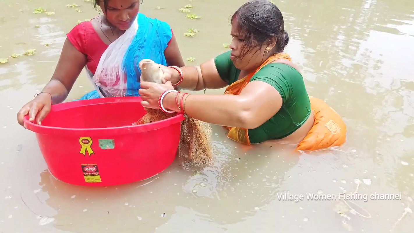 Amazing Village  Women Unique Net Fishing    Villa